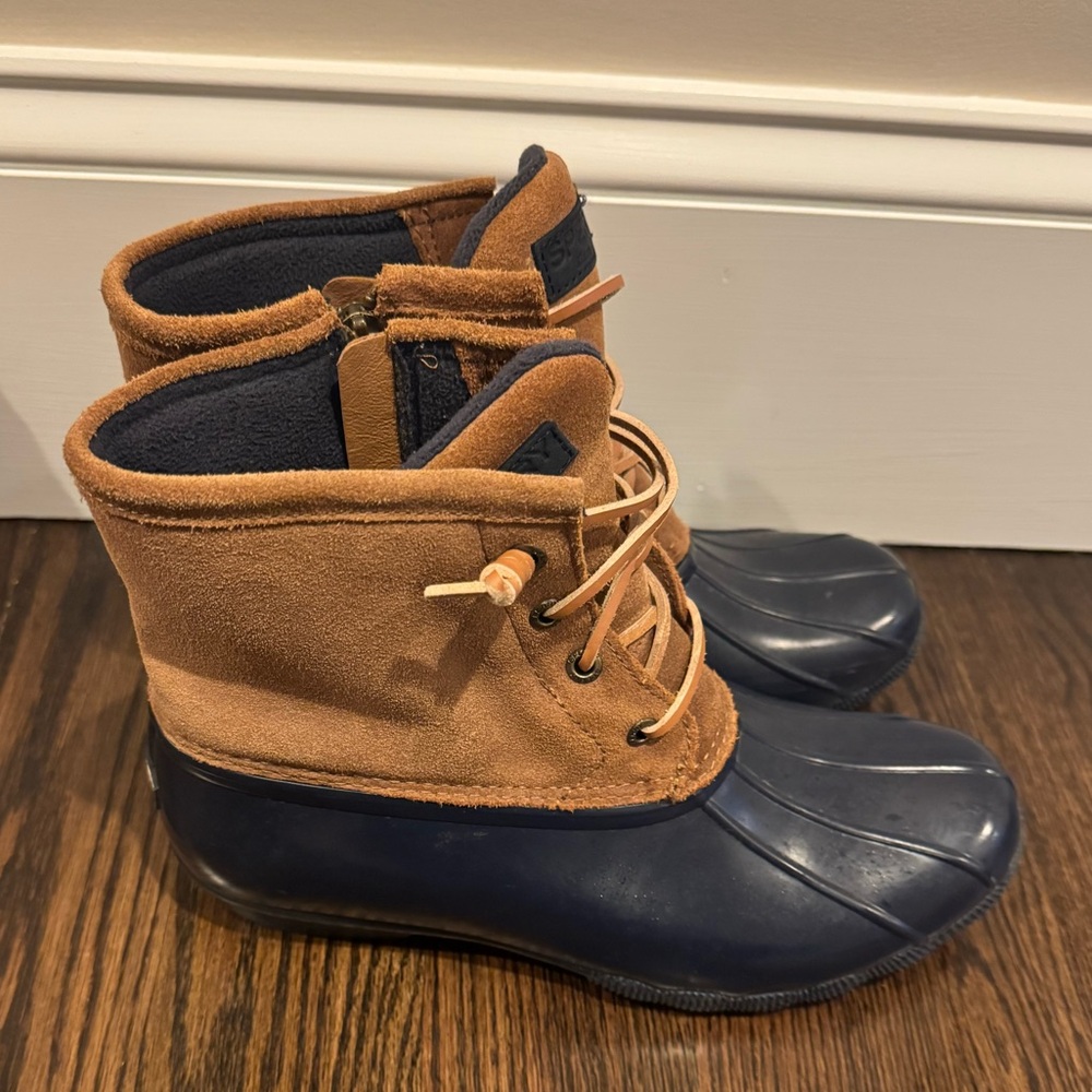 Sperry boots size 9